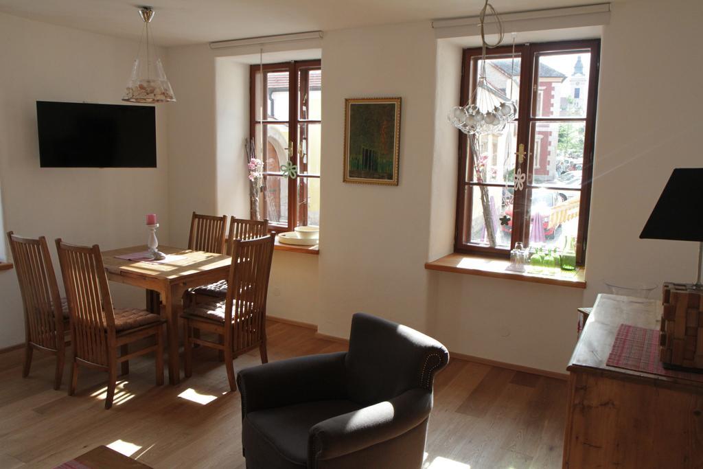 Unser Rosa Haus Fuer Sie Rust Kamer foto
